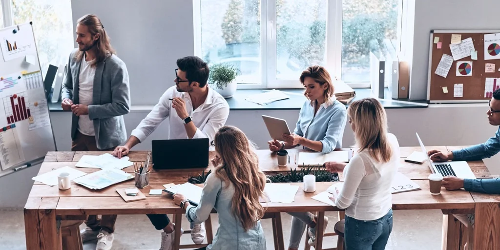 6 Best Tools for Effective Team Communication: How Does Bitrix24 Stand Out?
